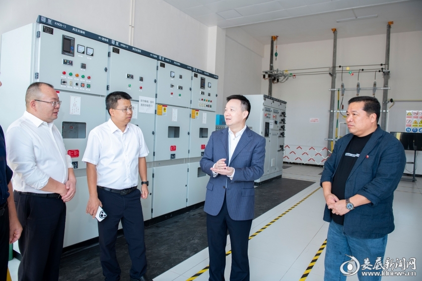 何朝晖调研职业教育工作:坚持需求导向 深化产教融合 为高质量发展培养更多技能人才