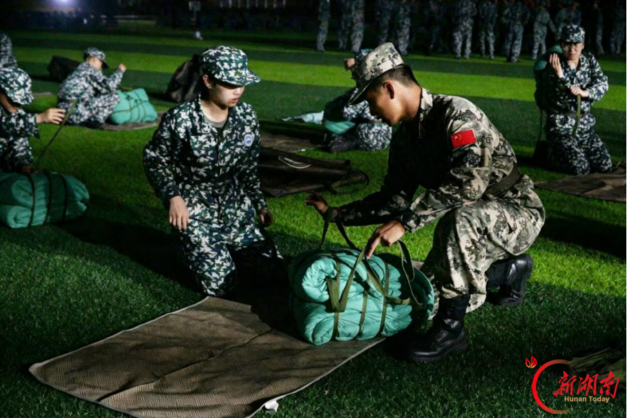 青春正步走丨夜色砺内务,细节铸作风