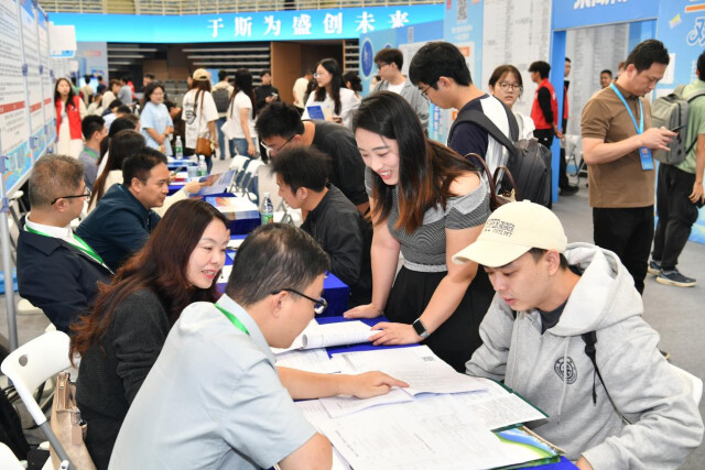 邀沪上学子拥抱硬核科技!湖南带着一大波新兴产业岗位来了