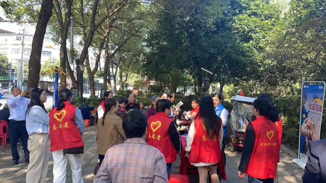 武冈迎春社区:健康义诊+金融科普 这场便民活动很暖心