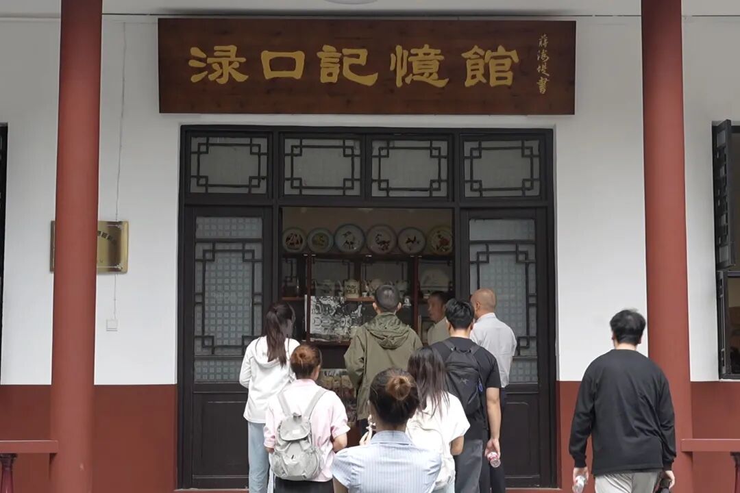 大学生组团Citywalk!挖到湖南几条宝藏老街