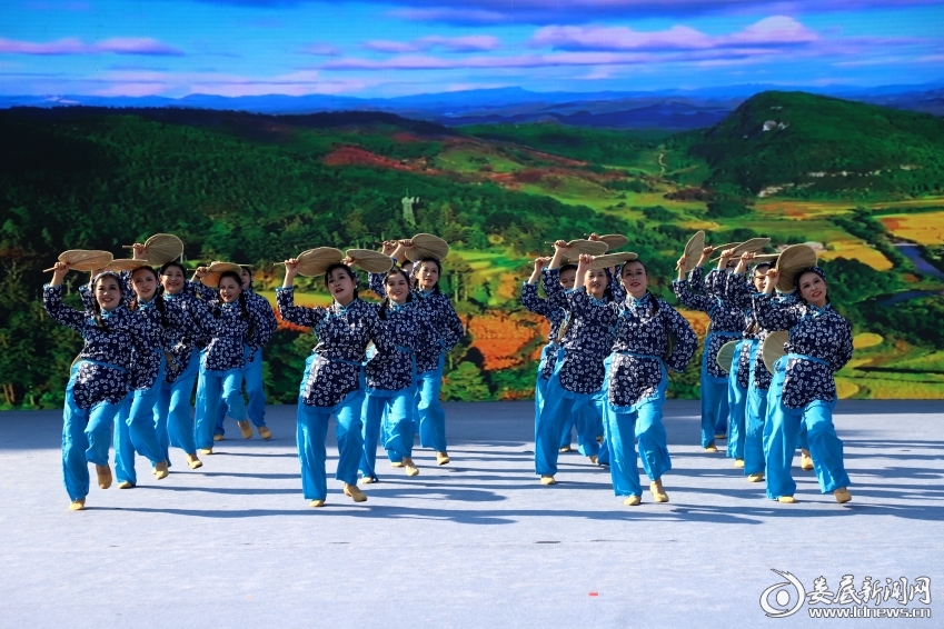 娄星广场舞步飞扬,一道鲜活风景线