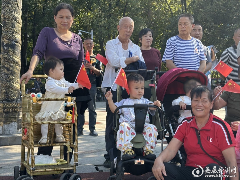 台上舞步铿锵 台下掌声不停——2026年娄底全市广场舞展演现场花絮
