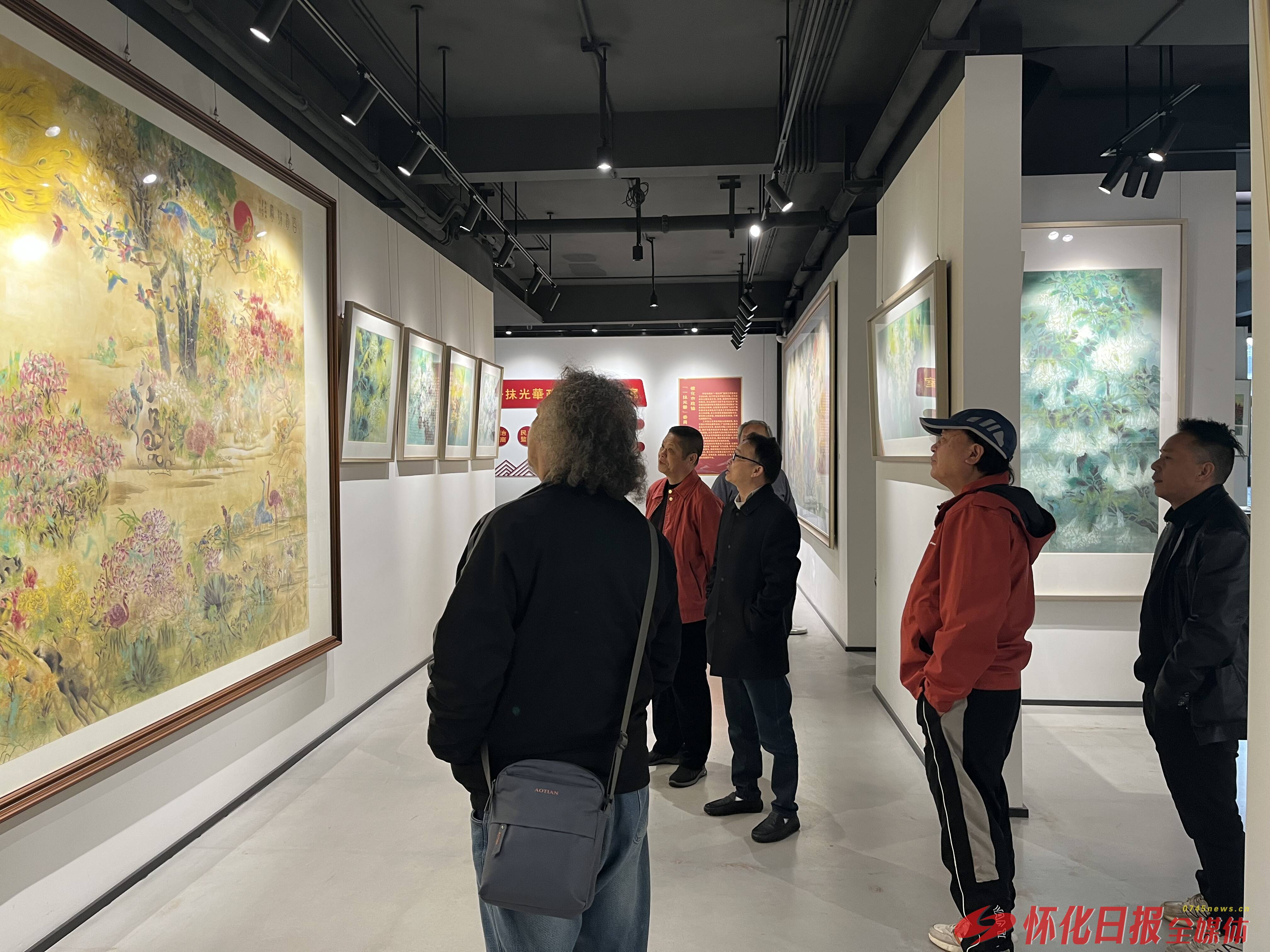 怀化举办美术书法作品展礼赞祖国
