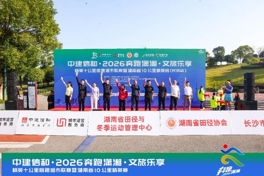 迎着湖风向前奔跑!五千跑者驰骋松雅湖赛道
