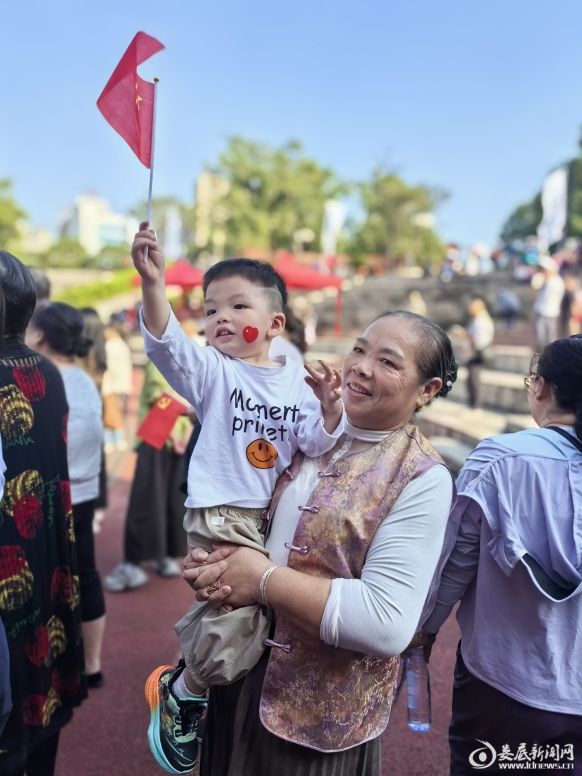 娄底新大众文艺“全民健身广场舞”,是本土的也是世界的