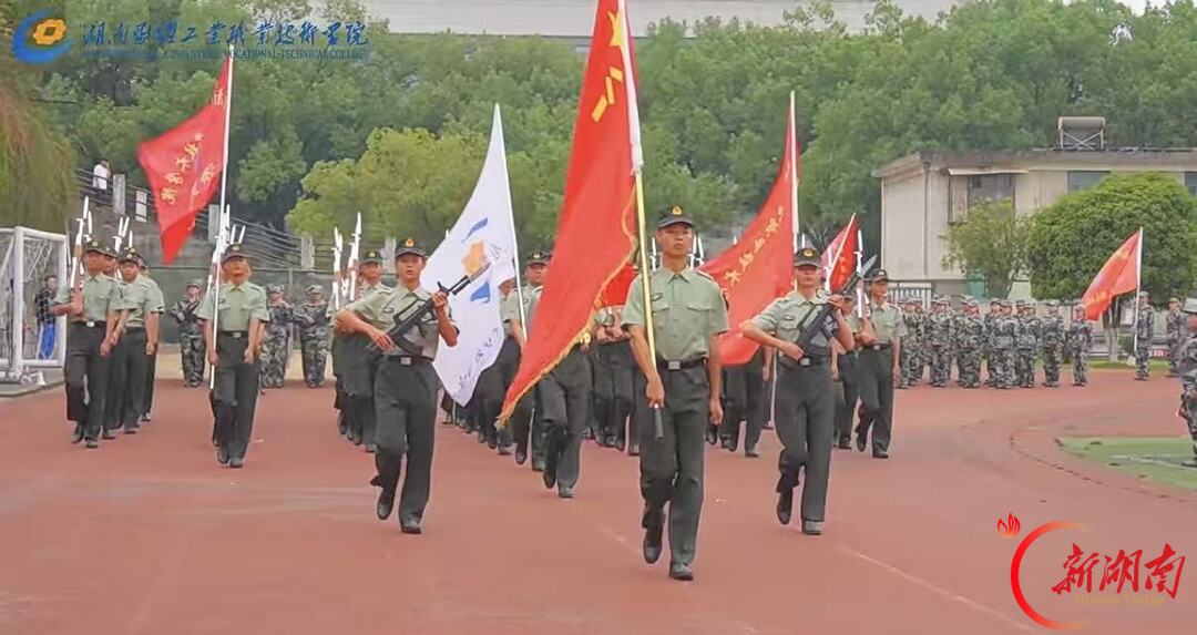 青春正步走丨汗水藏成长,军训见初心