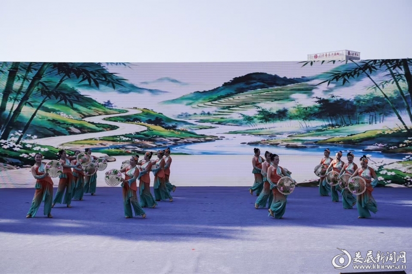 娄底新大众文艺“全民健身广场舞”,是本土的也是世界的
