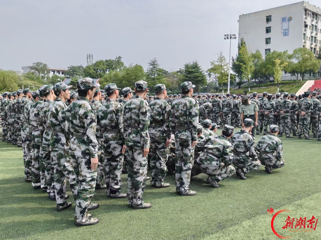 青春正步走丨迷彩砺初心 热血铸青春