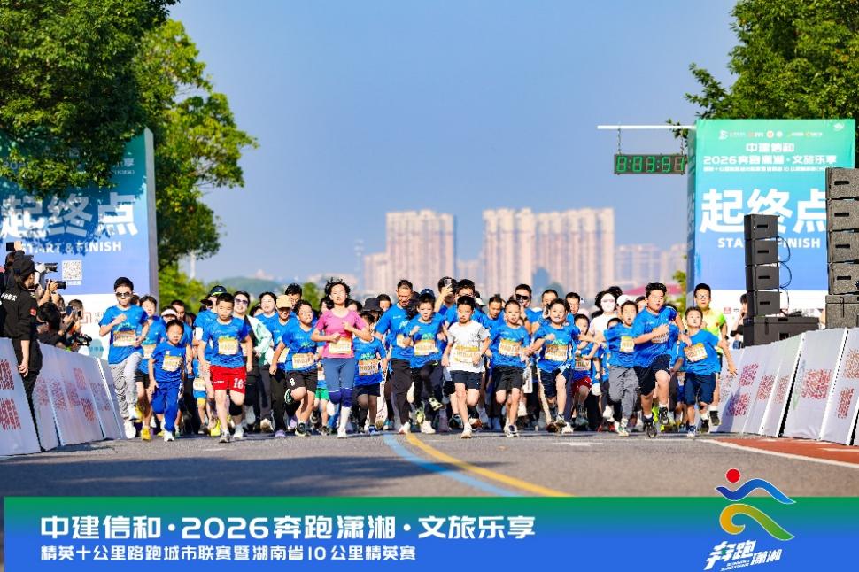 迎着湖风向前奔跑!五千跑者驰骋松雅湖赛道