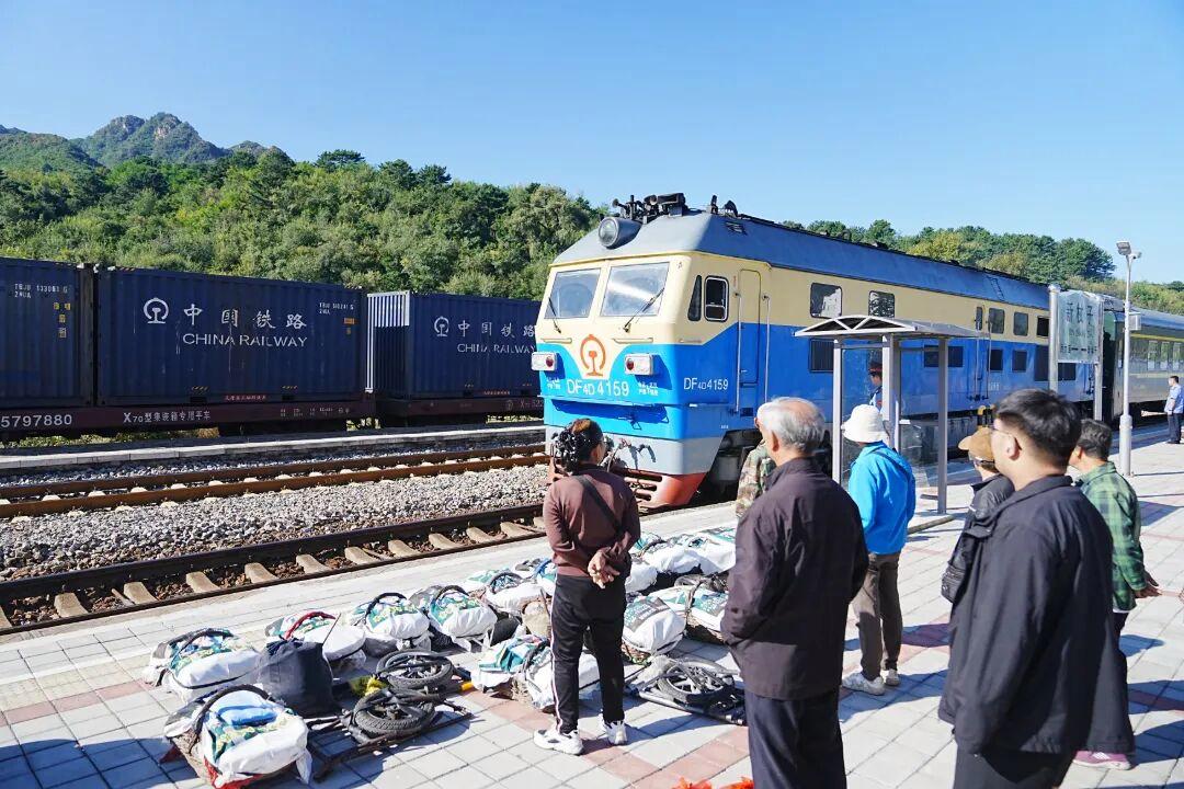 最低票价仅4元！这趟穿行燕山的慢火车，成了果农的致富专列