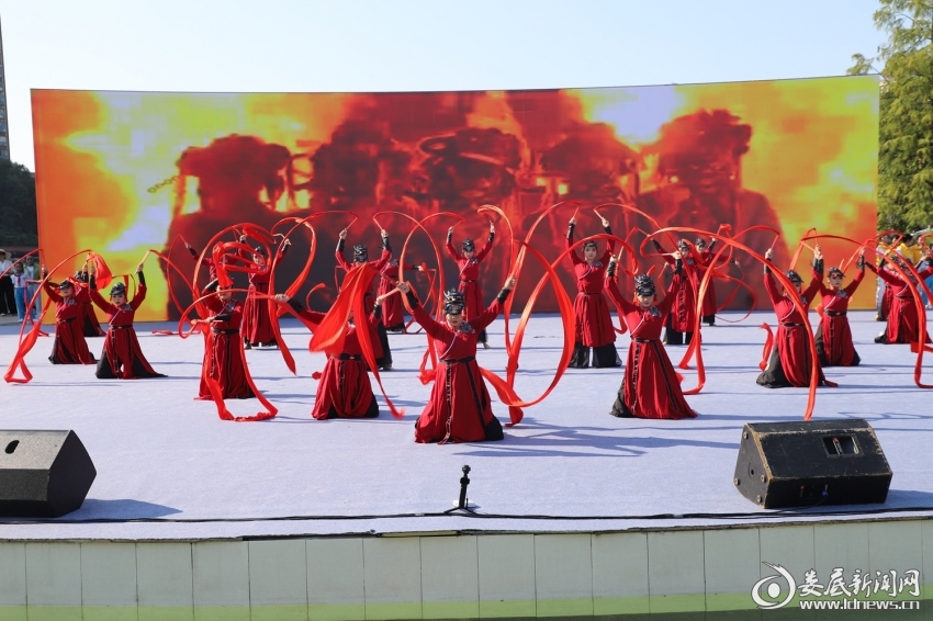非遗“活”起来 广场舞“潮”起来