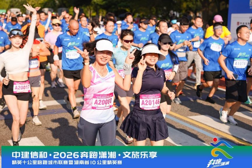 迎着湖风向前奔跑!五千跑者驰骋松雅湖赛道