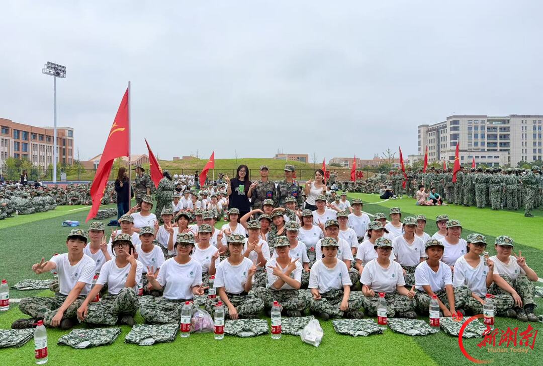 青春正步走丨以过往微光,伴迷彩逐光