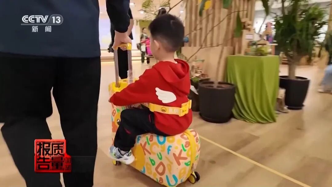 “遛娃神器”真好遛吗?25款,一半翻车了……实测来了→