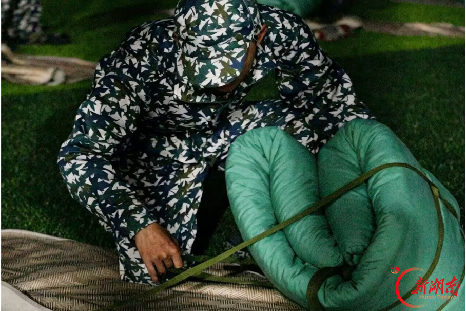青春正步走丨夜色砺内务,细节铸作风