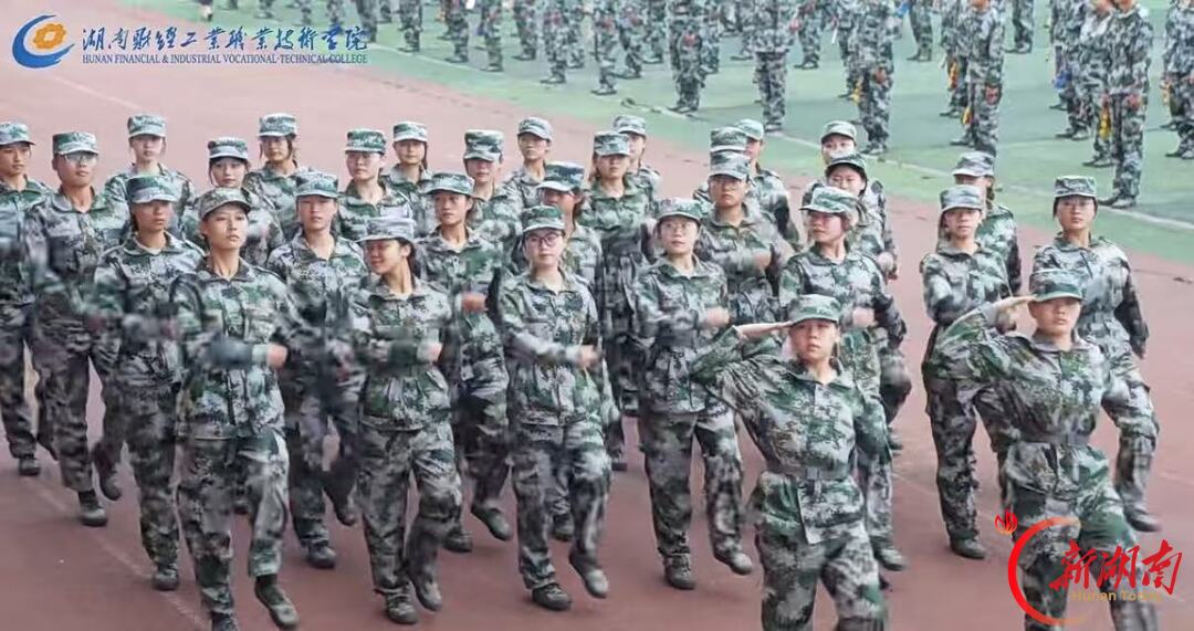 青春正步走丨汗水藏成长,军训见初心