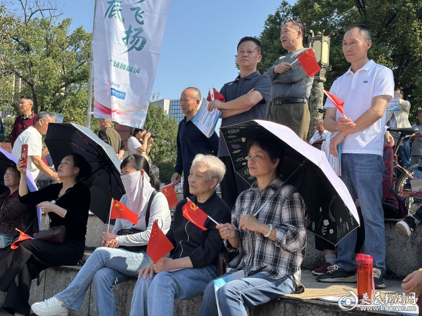 台上舞步铿锵 台下掌声不停——2026年娄底全市广场舞展演现场花絮