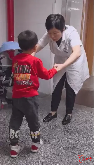 那个“长不大”的孩子，背起了小书包——一名脑瘫患儿的6年康复路