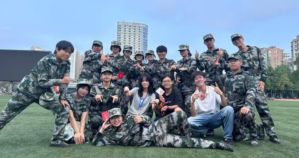 学思践悟强师德,躬身服务显担当