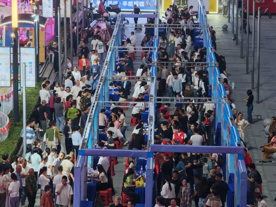 常德“双十”招聘夜市启幕 378人达成就业意向