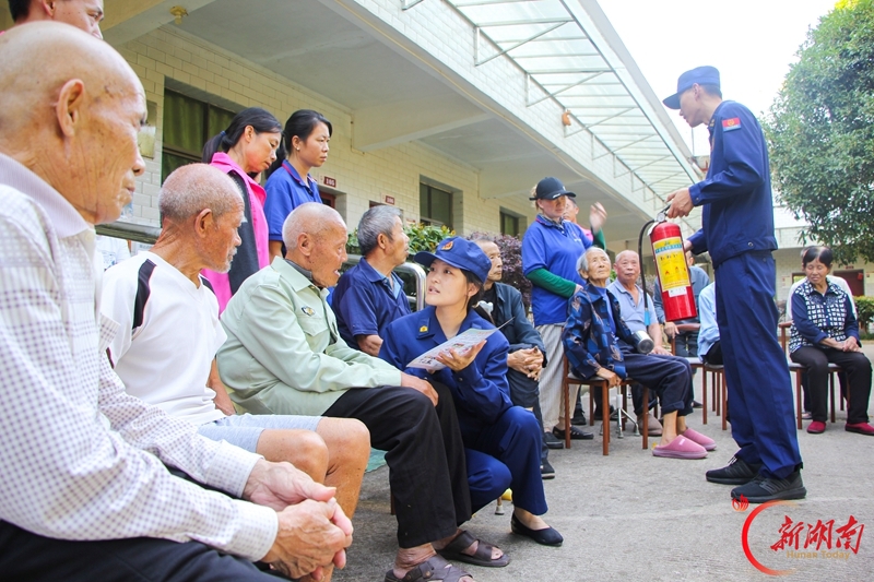“敬老月”送安全