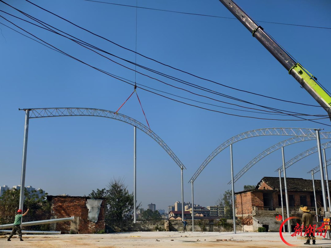 邵东市城管执法局联合街道办处置新增违法建设