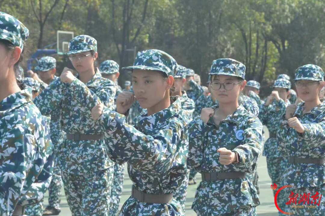青春正步走丨拳风砺少年 迷彩铸锋芒——新生军训淬炼成长显成效
