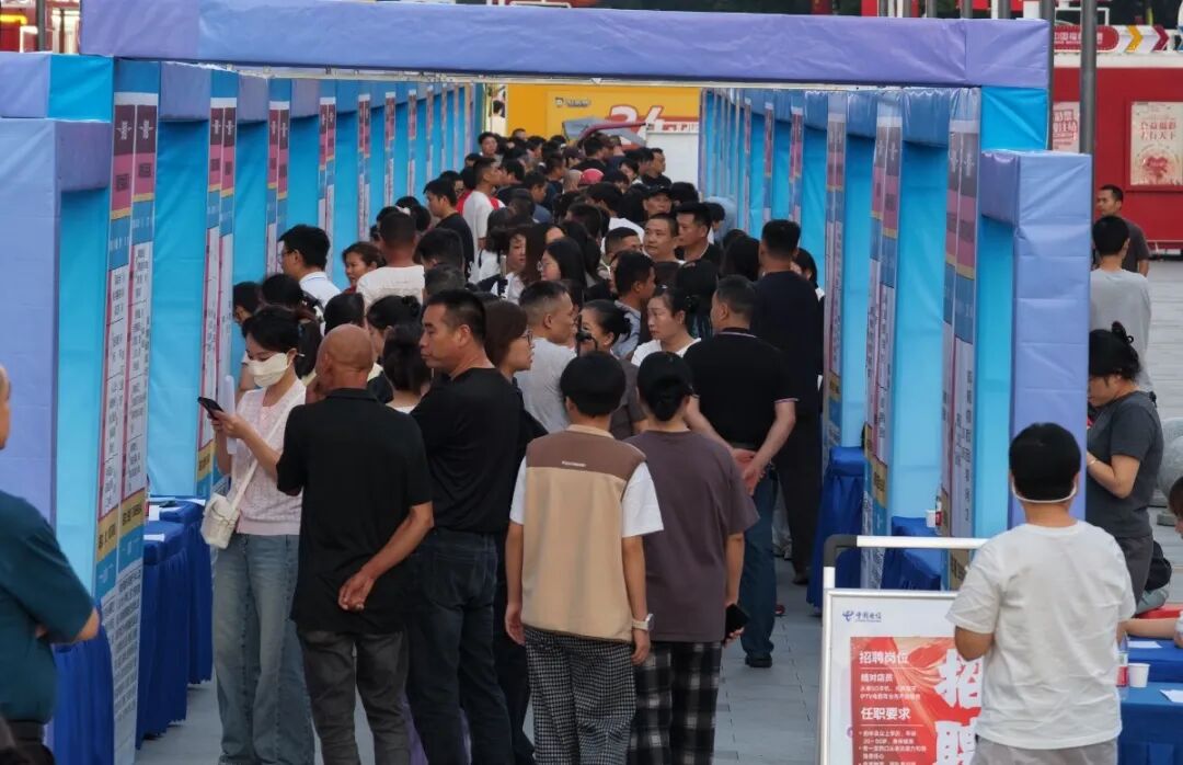 常德“双十”招聘夜市启幕 378人达成就业意向