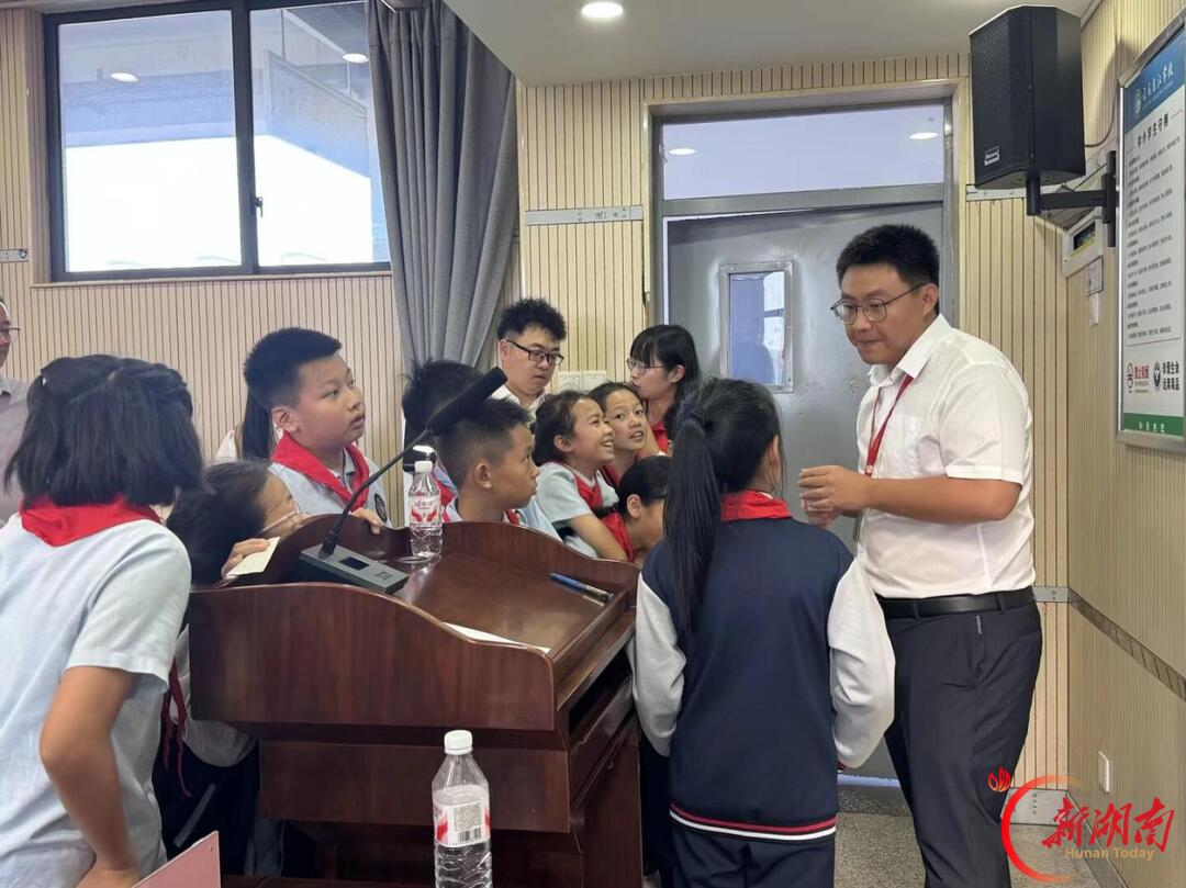 株洲市石峰区云龙香江学校:聆听中国智造故事,播种少年科学梦想