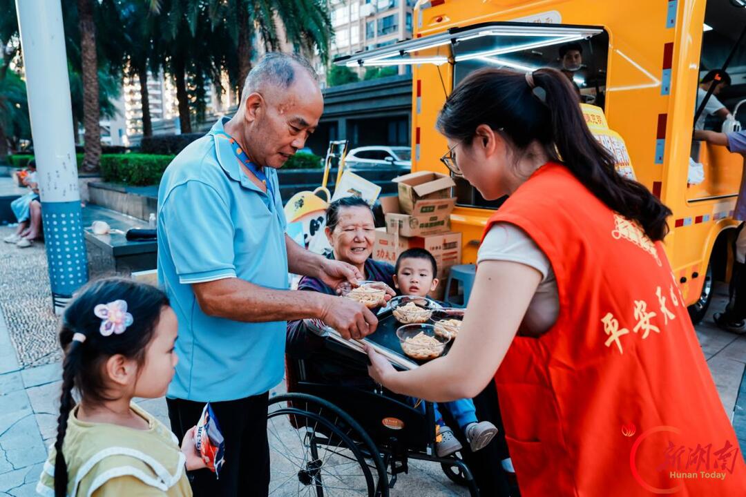 情暖重阳润民心 民族团结一家亲