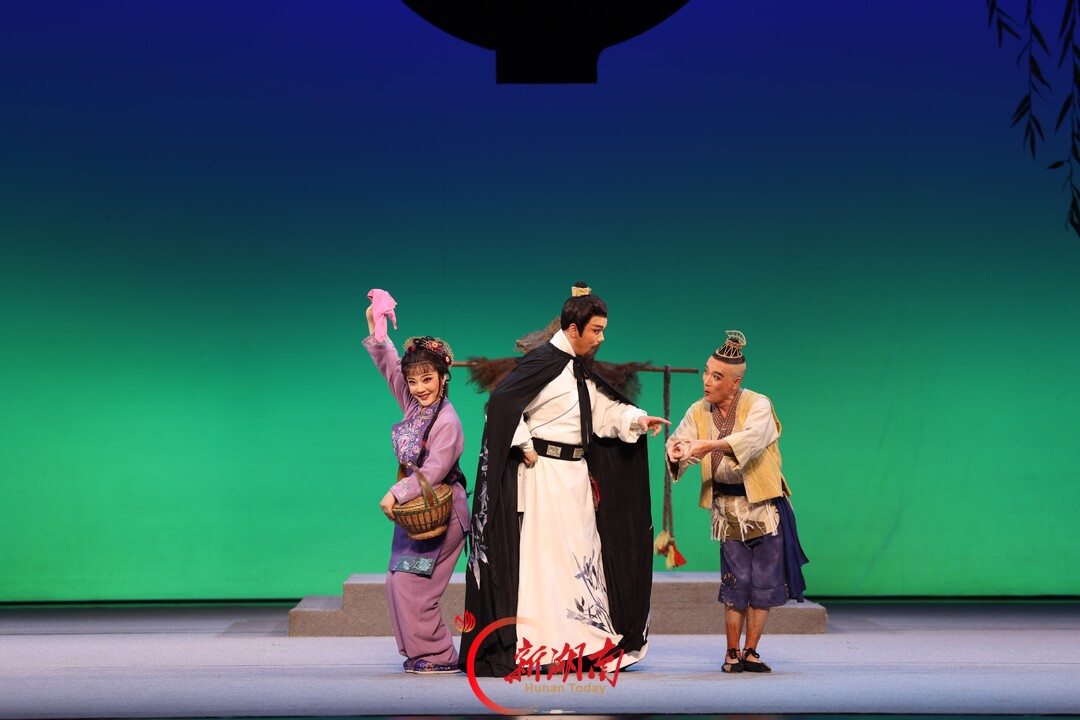“一看就乐,回味无穷”,花鼓戏《蔡坤山耕田》亮相第十届中国戏曲文化周