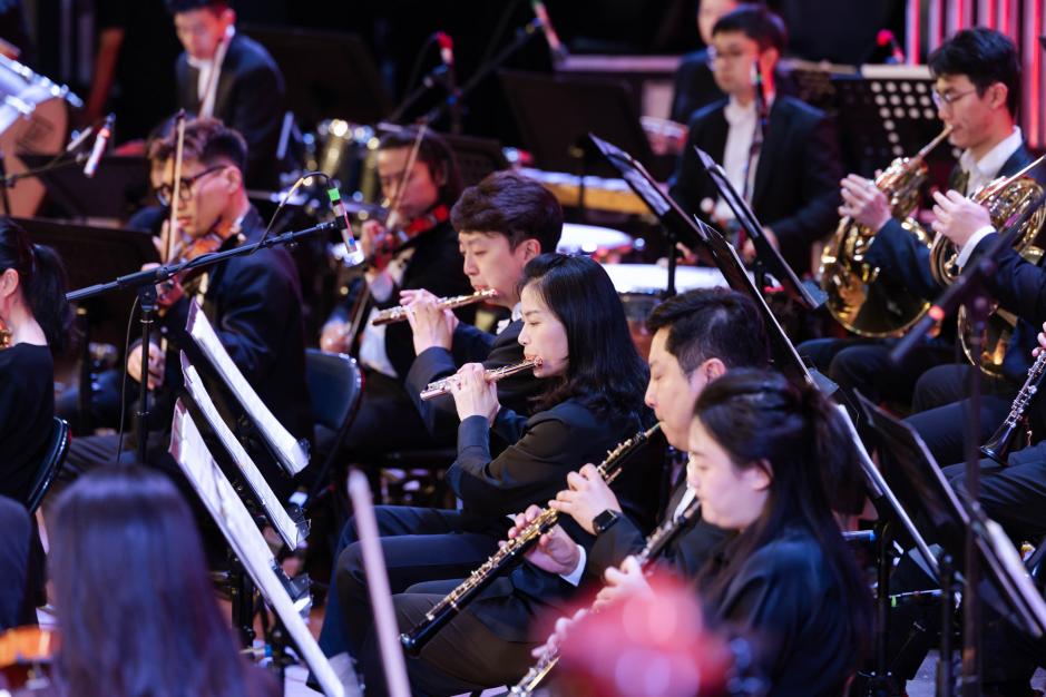 “七秩弦歌 时代交响”长沙理工大学建校70周年交响音乐会深情上演