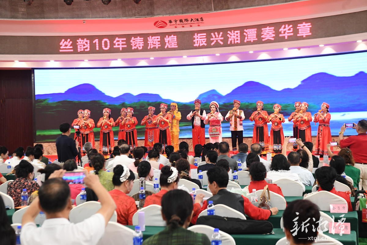 丝韵十年铸辉煌 莲城奏响葫芦情