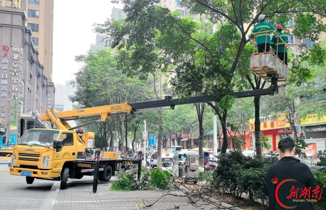 城管力量下沉社区，办好群众身边“微实事”