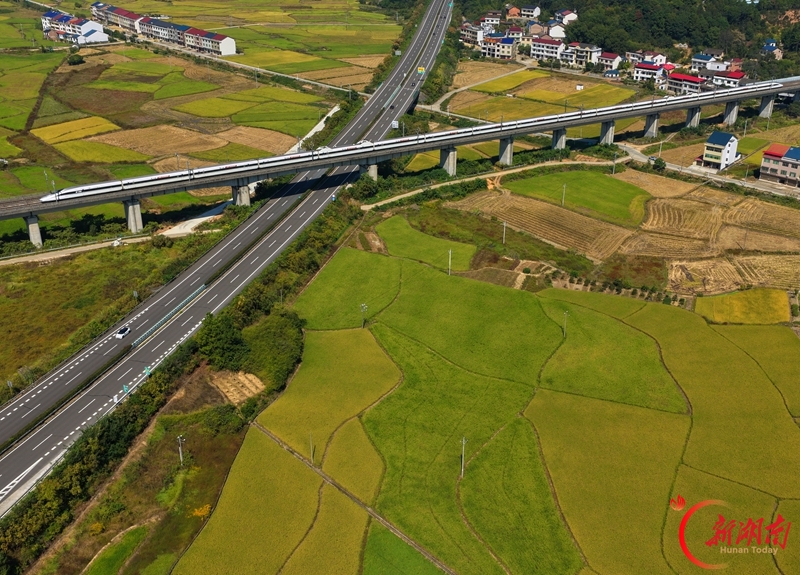 全国铁路启动第四季度列车运行图