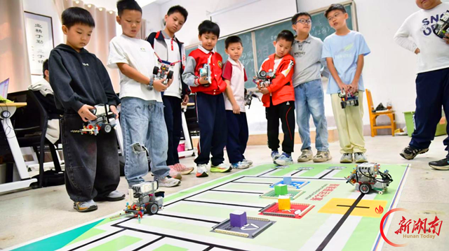 第六届怀化市青少年编程能力暨青少年机器人实践活动在怀化职院举行