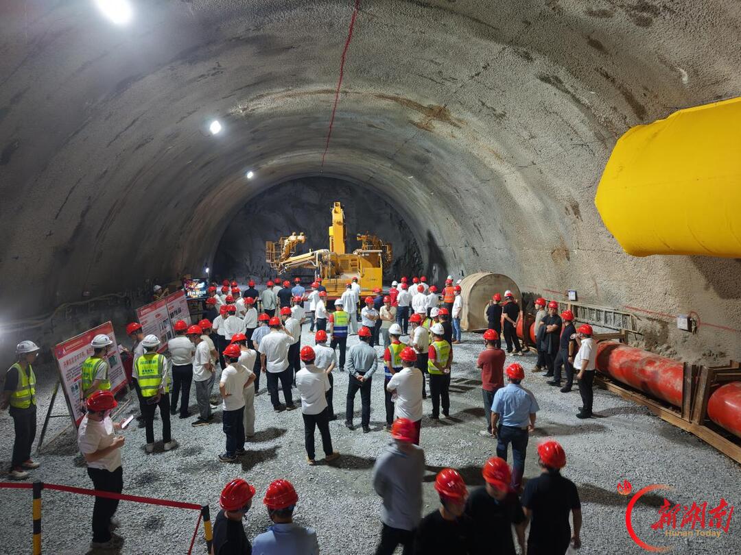 湖南路桥举办智慧梁场标准化和隧道全工序机械化施工观摩交流