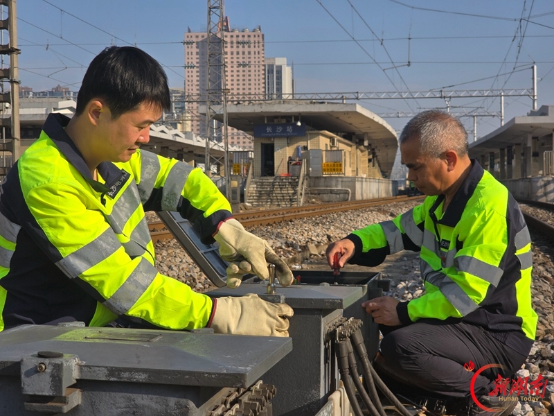 激活“红色引擎” 点亮“安全绿灯”