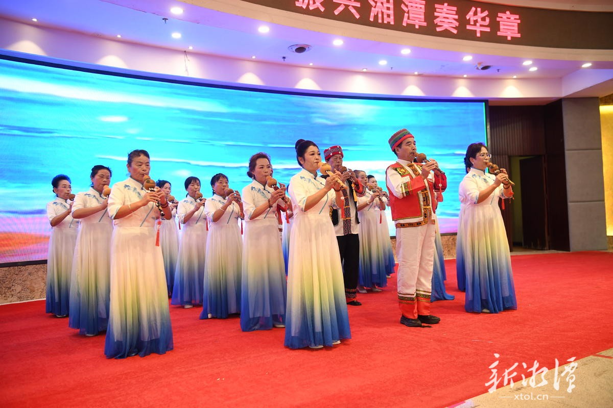 丝韵十年铸辉煌 莲城奏响葫芦情