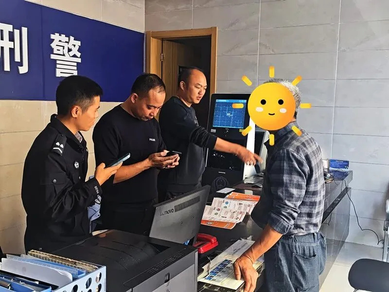 男子大量购入购物卡,超市紧急报警