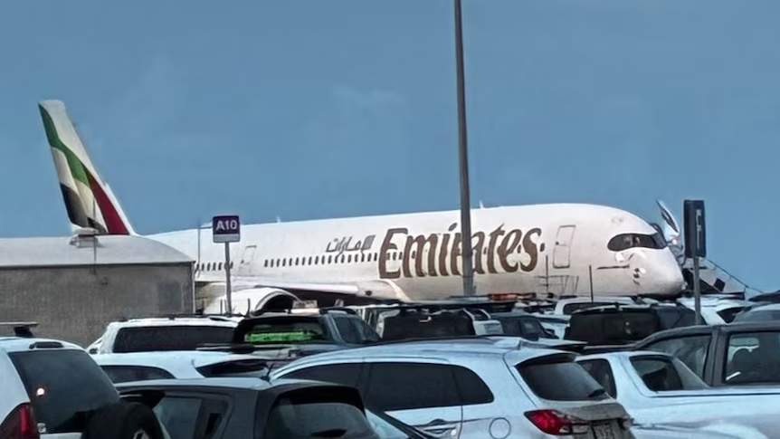 阿联酋航空一飞往迪拜的客机因机械故障返航