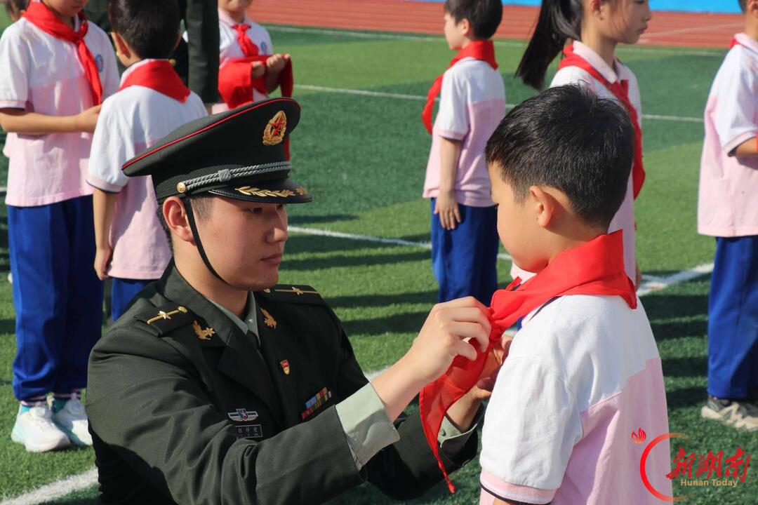 从小学先锋，长大做先锋——长沙市“国防开讲”红色基因传承活动举行
