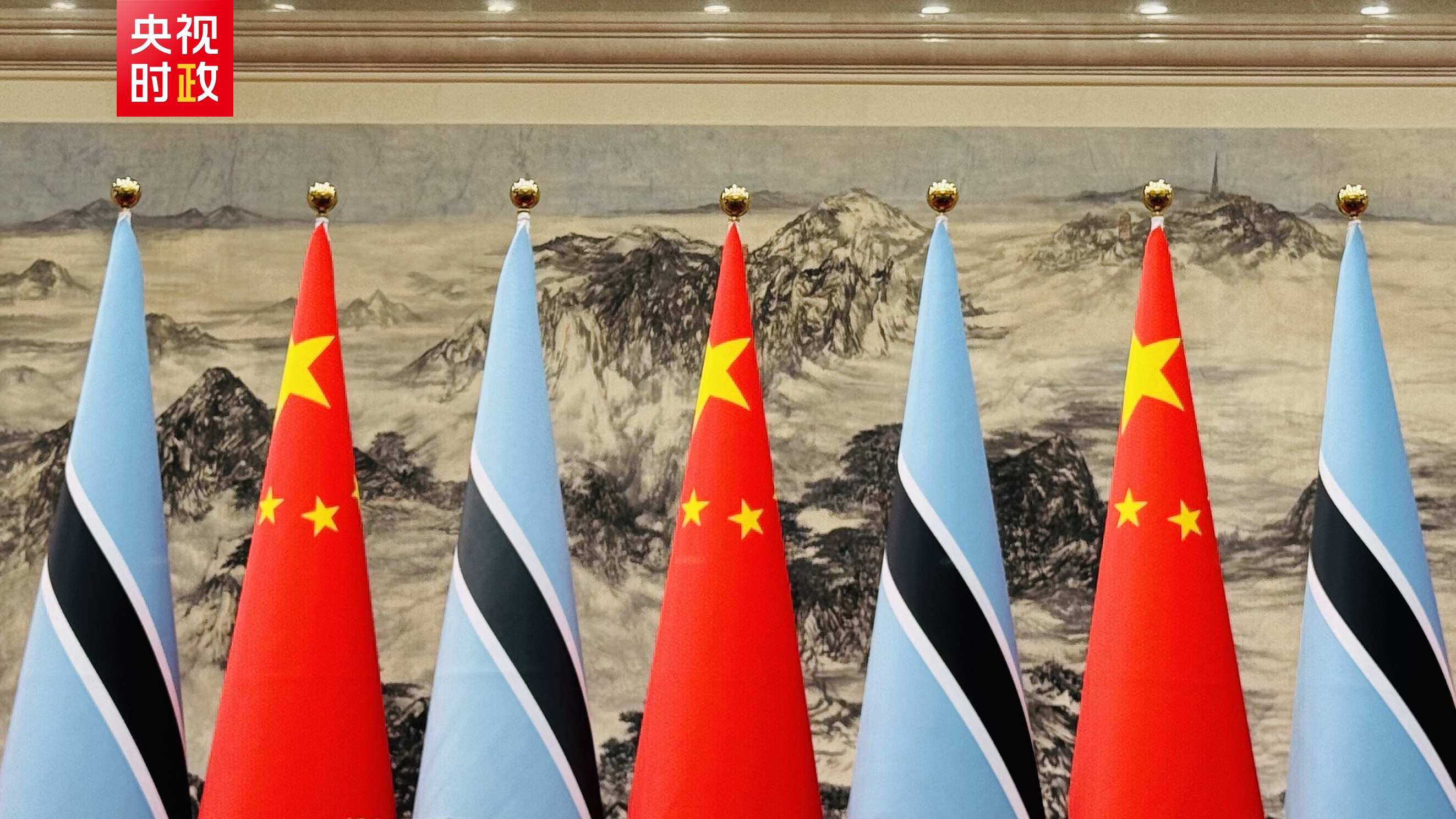 习近平同博茨瓦纳总统博科出席签字仪式