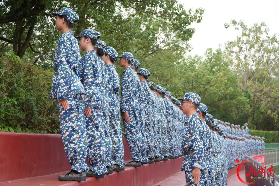 青春正步走丨立姿砺意志 军姿展风华