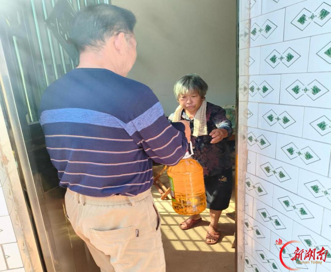 安仁县华王乡:流动供销车轮不息 “摩托声”传递党员初心