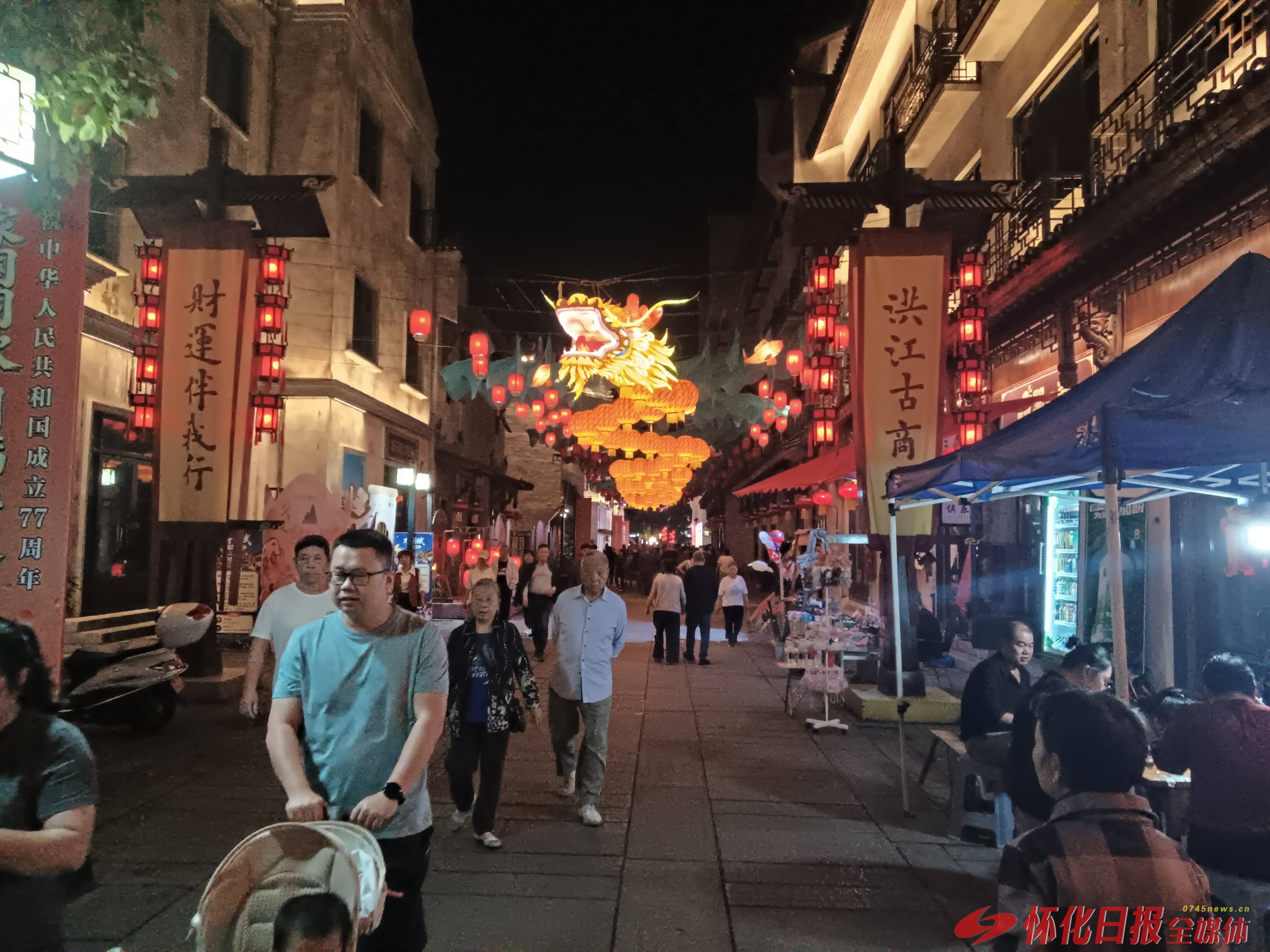 错峰夜游享闲适 古商城夜色怡人