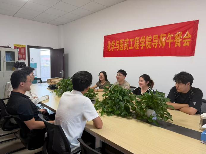 师生共话科研路,导师引航促成长