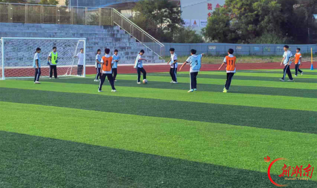 道县绍基学校:驰骋绿茵赛场 绽放少年风采