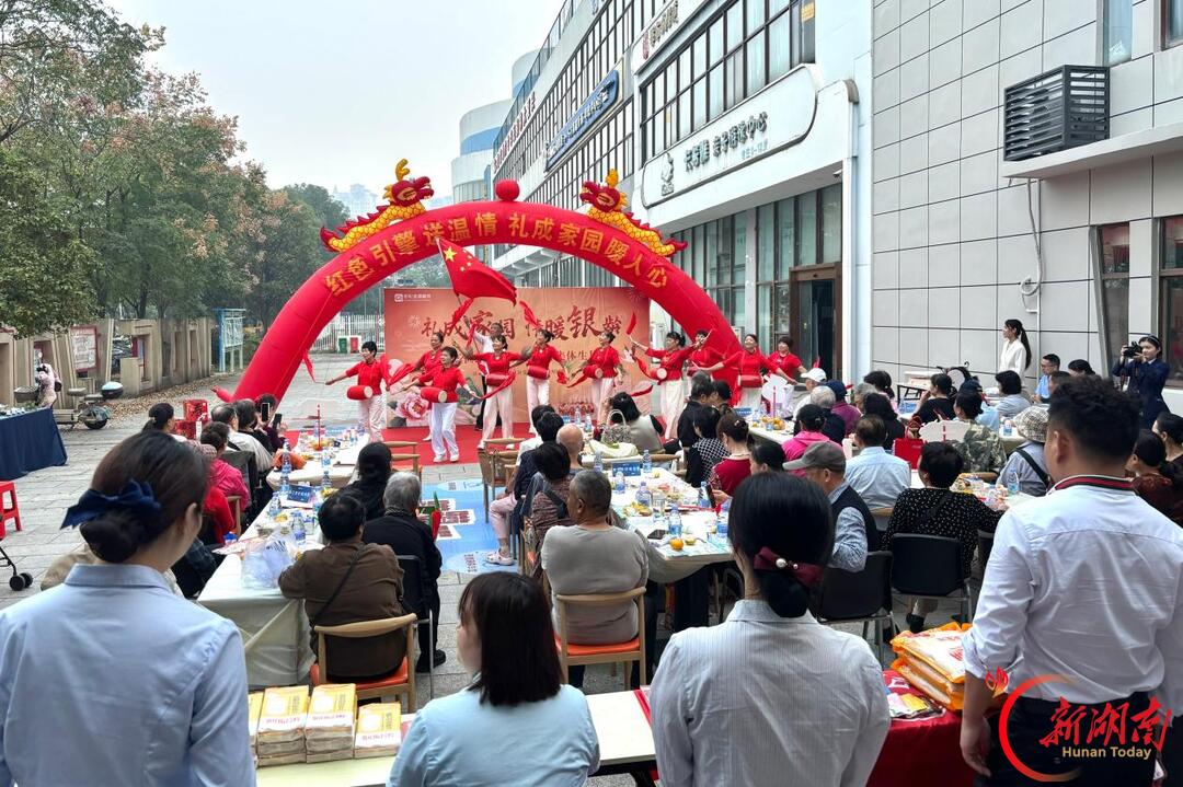 长沙市湘江世纪城第二届长者集体生日会温情落幕